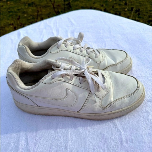 Nike Other - Nike Ebernon Low shoes men’s size 10.5 white street wear sneakers 80s vibes